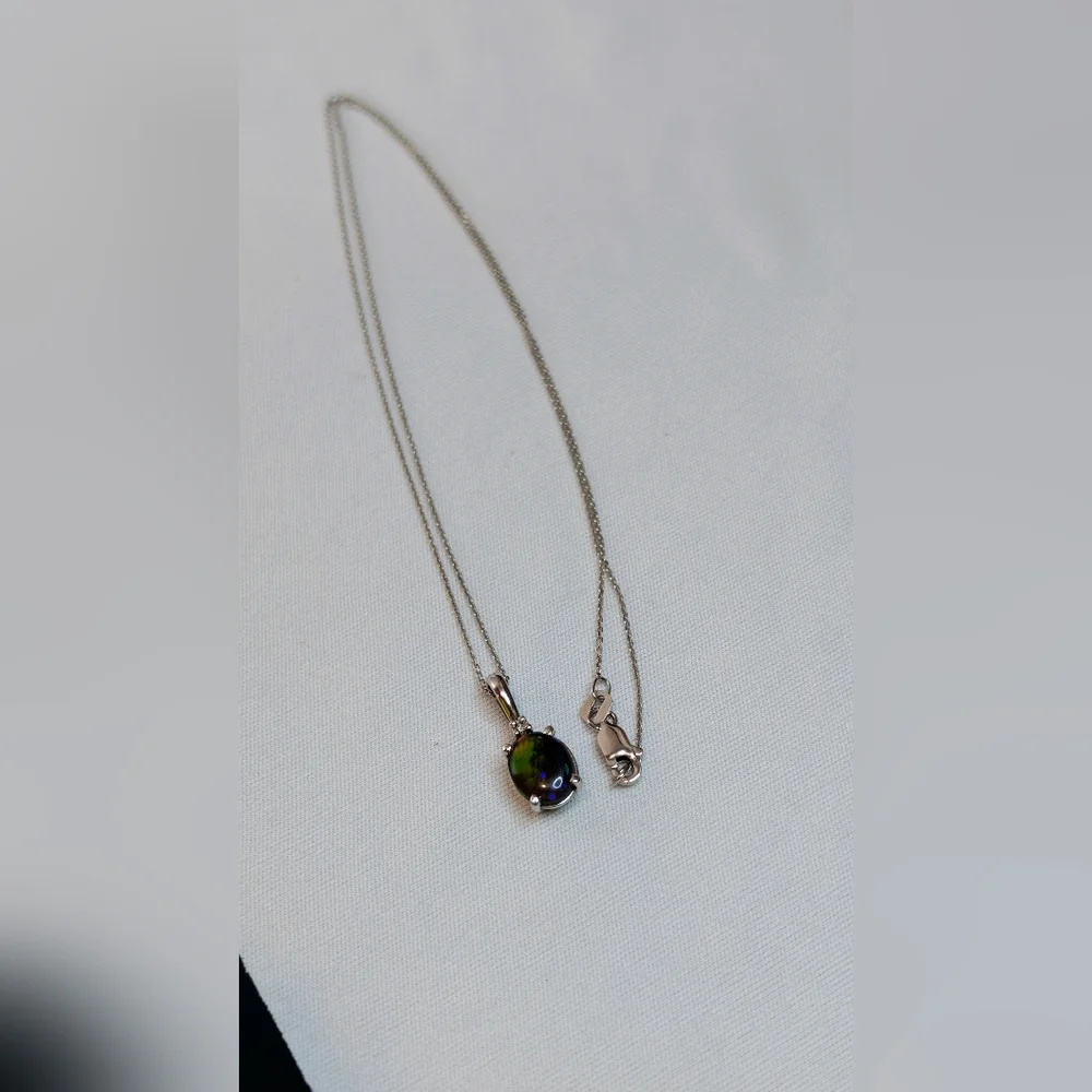South Africa QGI IYKT WHITE GOLD chain with Black OPAL stone & Diamond Necklace